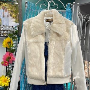Bebé off white jacket with bunny fur